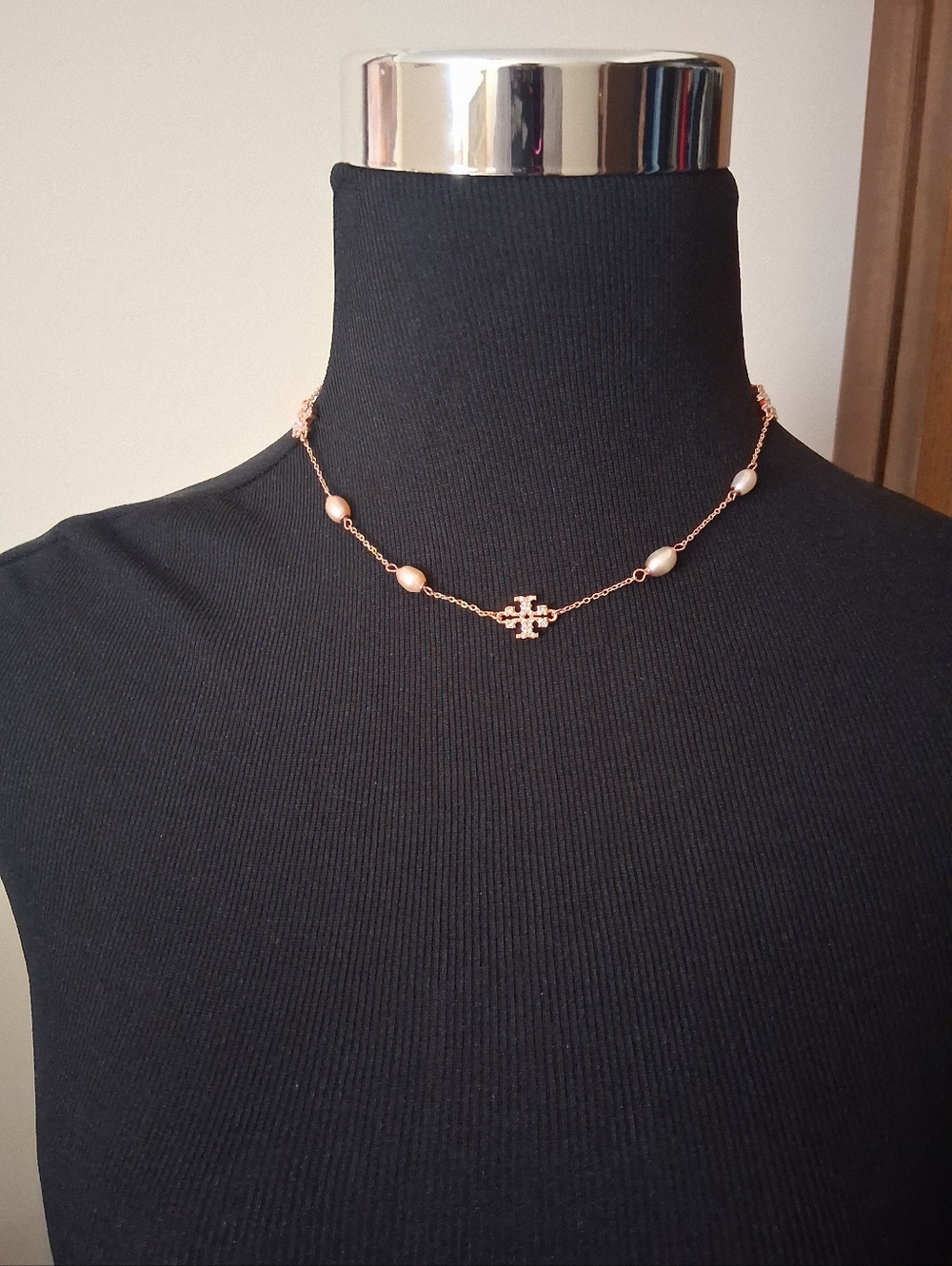 🌷Tory Burch Rose Gold Immitation Pearl And Crystal Pave Kira Logo Necklace NWT - Picture 5 of 15